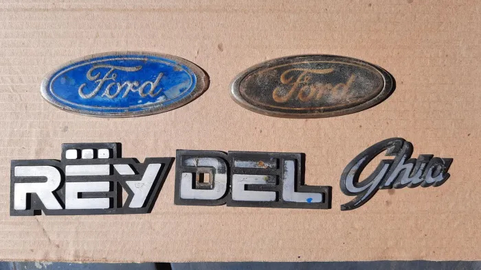 emblema Ford e Del Rey Ghia usado original