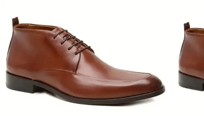 Bota de couro.