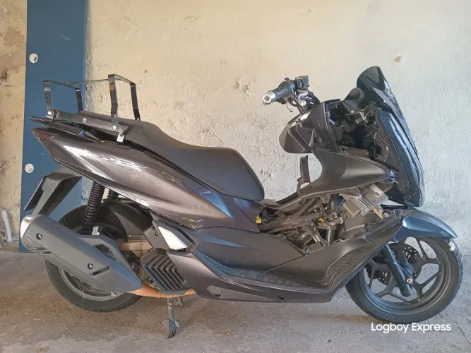 Vendo PCX - retirar peças