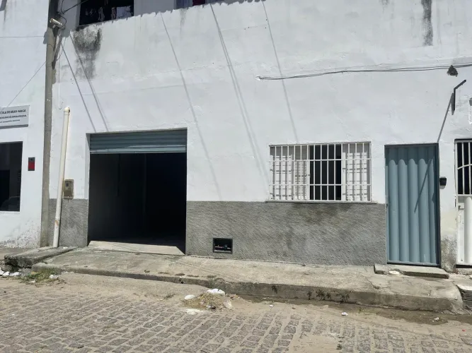 Galpão de 75m quando 1 uma casa de 75m quando 