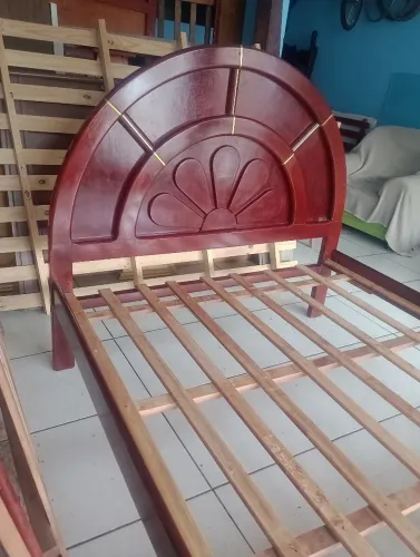 PROMOÇÃO!Cama de casal de madeira maciça 599,00