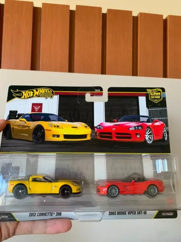 Pack 2 miniaturas Hot Wheels Premium (Viper e Corvette)