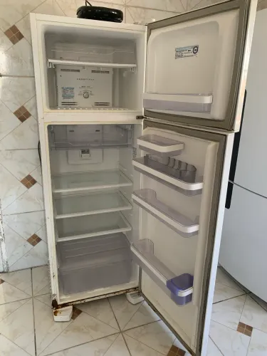 Vende - se geladeira fros free Electrolux