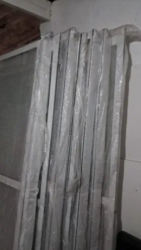 Portas de vidro de correr 3 folhas , temos 3 jogos de portas medindo 4m x 2,10m cada uma