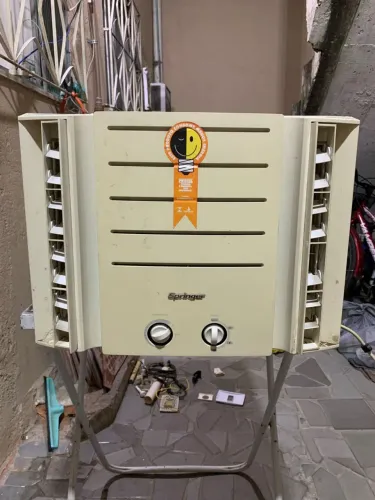 Vendo ar condicionado Springer 7500 btusfuncionando perfeitamente.