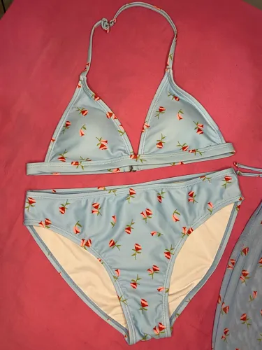 Biquíni com saída de praia