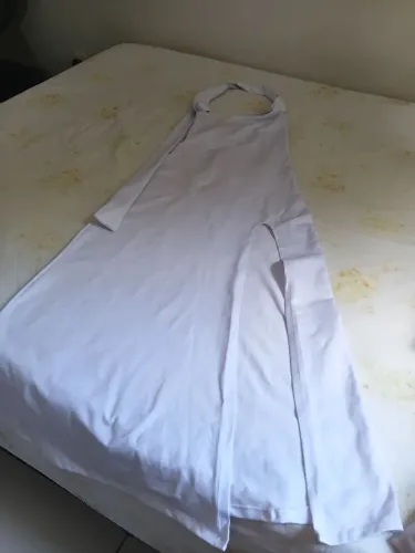 Vendo vestido longo de malha branco com fenda