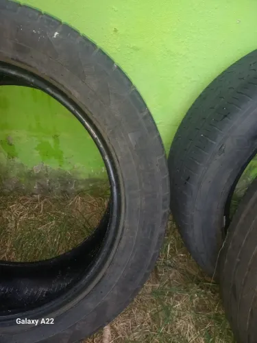 Vendo Três pneus Aro18