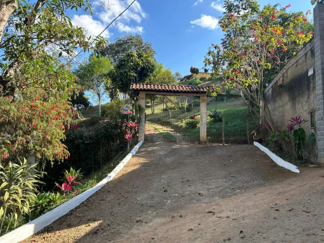 Disponível para venda - Granja a 1 km da Avenida Rio Branco