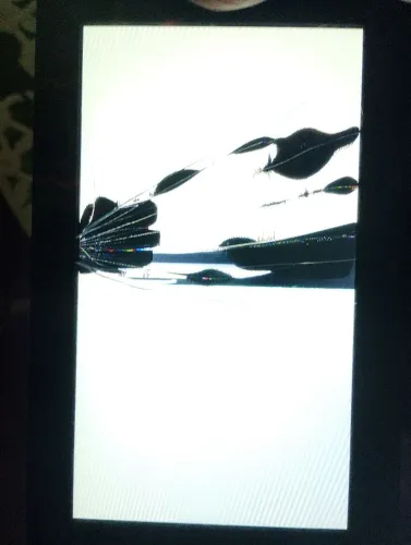 Tablet Multilaser com Tela Quebrada - Liga - Para Conserto ou Peças
