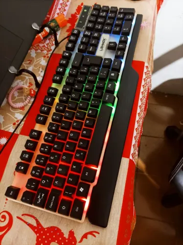 Teclado Gamer Lehmox com Iluminação RGB (Usado - Perfeito Estado)