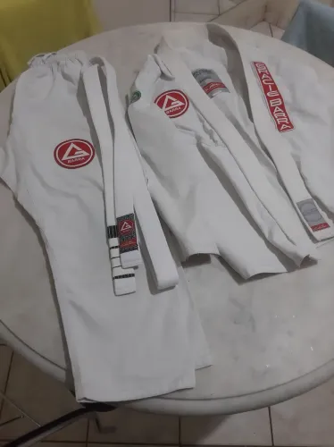Vendo kimono M4 Gracie Barra