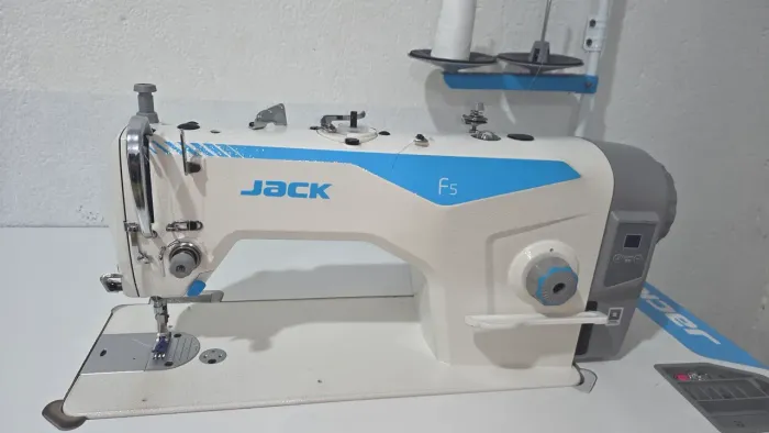 Marca: Jack<br>?Modelo: F5<br>?Tipo: Máquina de Costura Reta Industrial<br>?Motor: Direct Drive