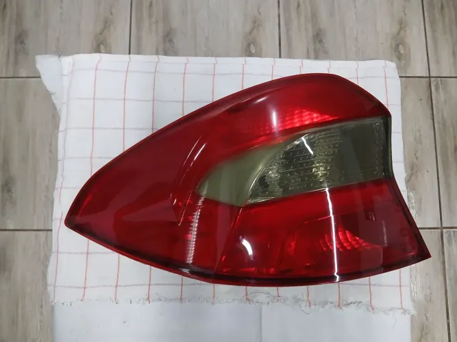 Lanterna traseira esquerda fumê Ford Ka Sedan 2019 a 2021