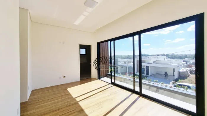 Casa à Venda em condomínio com 3 quartos, 4 vagas de garagem, Jardim Ermida, Jundiaí- SP