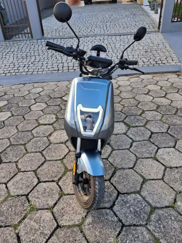 Scoter semi nova em ótimo estado, só pegar e rodar sem preocupação