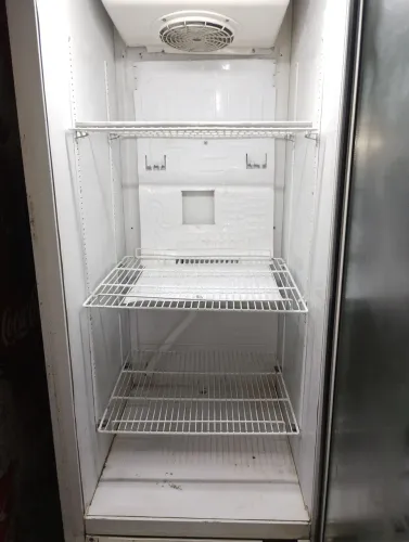 Vendo este expositor de bebidas funcionando perfeitamente