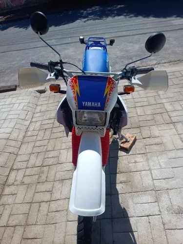 Vendo DT 200R versão freio a tambor!