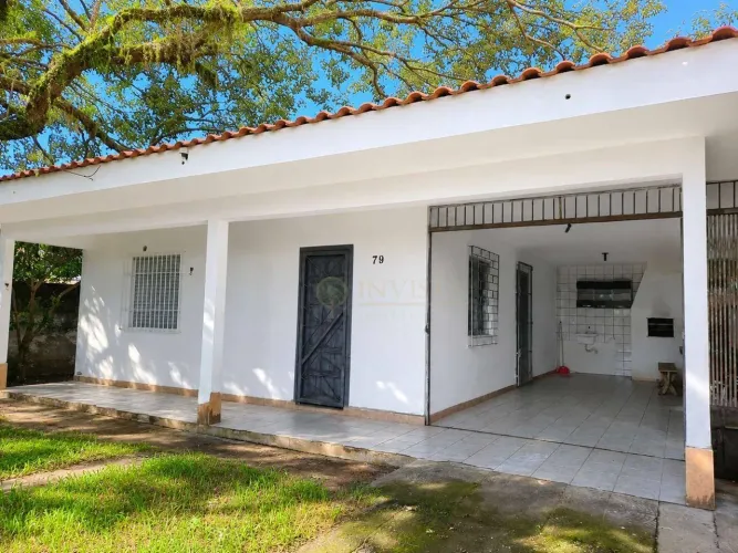Casa na praia dos Ingleses com 2 quartos e 2 vagas - Florianópolis.