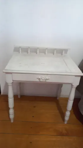 Mesinha de cabeceira