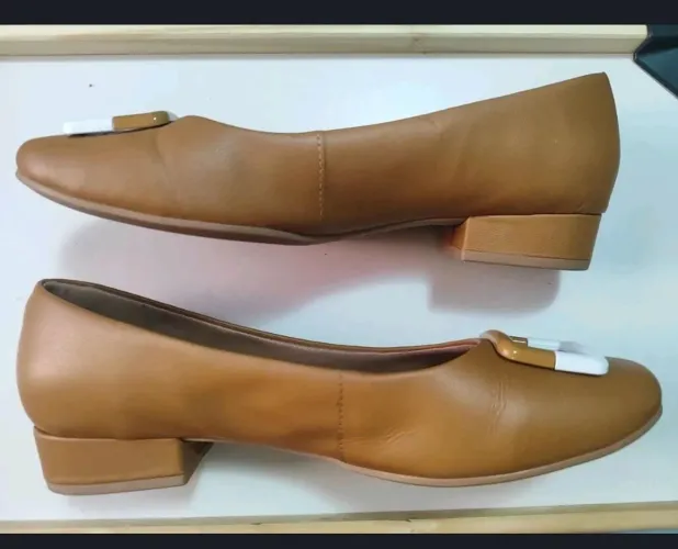 Sapato Usaflex de couro caramelo
