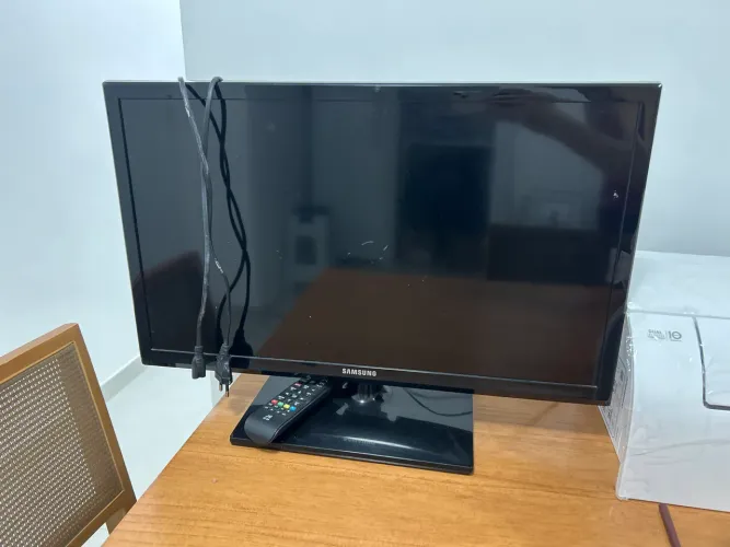 Vendo tv 24 polegadas NÃO É SMART