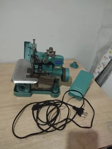 Máquina overloque chinesinha