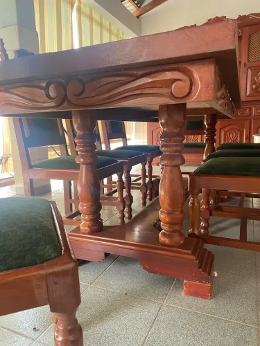 Mesa e cadeiras e buffet madeira 