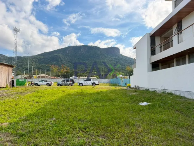 Lote de 320m² à venda no Reserva da Pedra