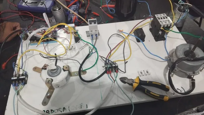 Conserto de geladeira, máquina de lavar, microondas e panela elétrica etc...
