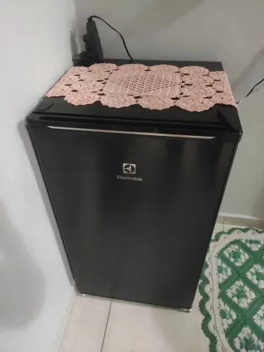 Frigobar Electrolux 90l Controle De Temperatura Preto Em90b