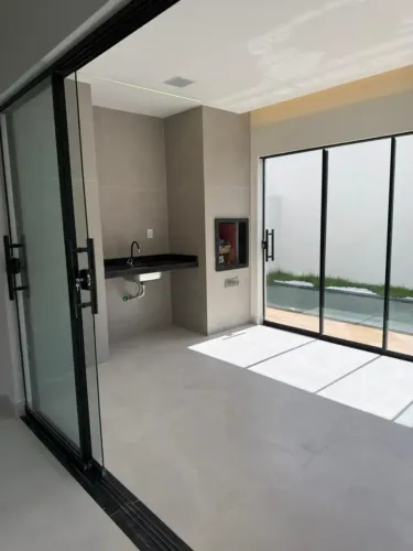 COND. QUARTZO VERDE  CASA DE 215 METROS, 4 SUÍTES COM 5 BANHEIROS