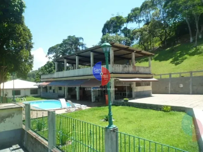 Fazenda à venda, com 6 quartos sendo 2 suíte, piscina, campo de futebol, à venda, localiza