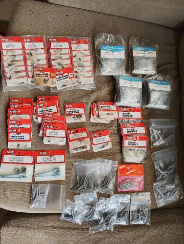 Vendo peças para montagem e "linkagem" de aeromodelos.