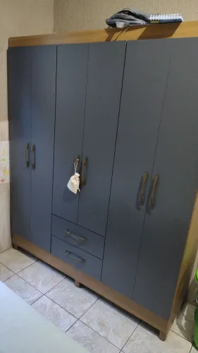 Guarda roupa 6 portas e 2 gavetas