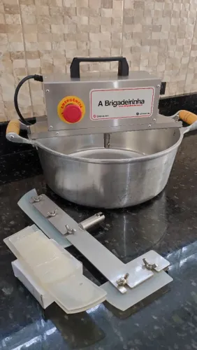 Panela para fazer doces. A Brigadeirinha. 10L bivolt 