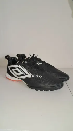 Chuteira Umbro Astro Society