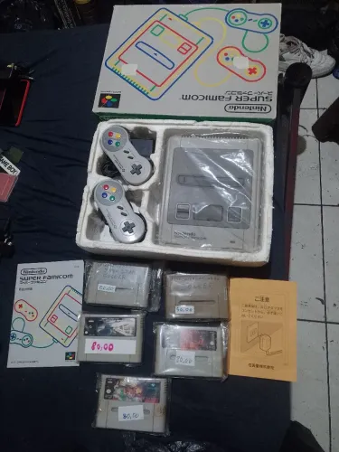 Vendo super famicom completo na caixa mais cinco jogos !!!