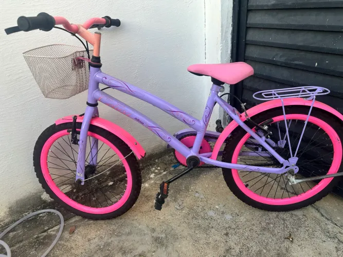 Bicicleta infantil rosa com cestinha ( Tem conversa no valor)