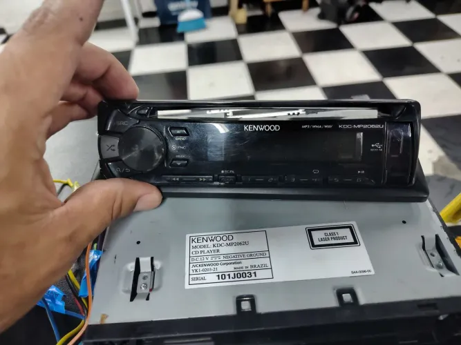 Som automotivo Kenwood com USB usado