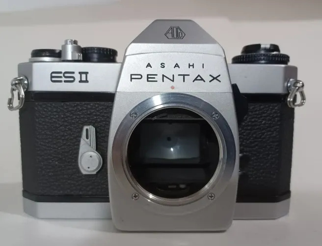 Câmara analógica Pentax ES-II (revisada).