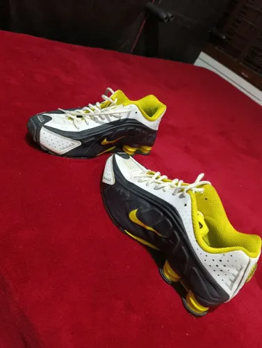 Nike shox R4
