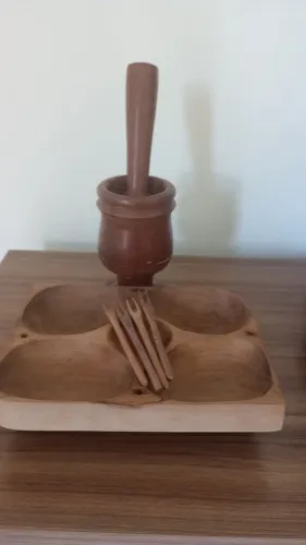 Petisqueira/ pilão novo. Giratorio.