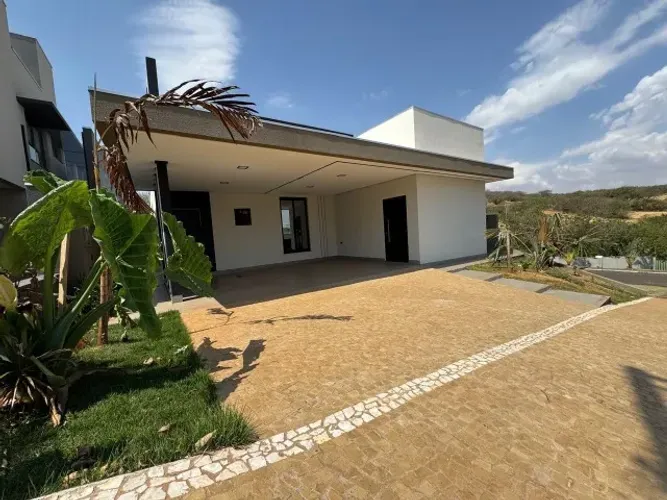 Casa de 155,00 m2 no Royal Boulevard Residence em Ibiporã, terreno com 300,15 m2.