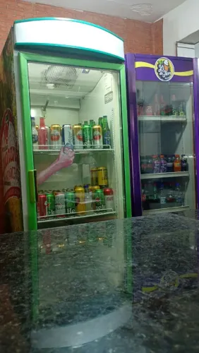 Vendo um refrigerador expositor