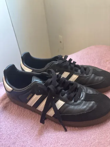 Vendo samba preto original ( couro ) 