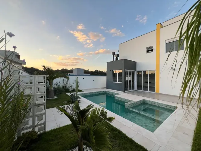 Casa á Venda com 3 Dormitórios sendo 1 Suíte no Condominio Bella Vittà - Jundiaí
