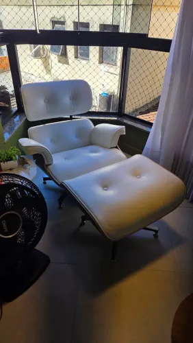Poltrona EAMES com puff