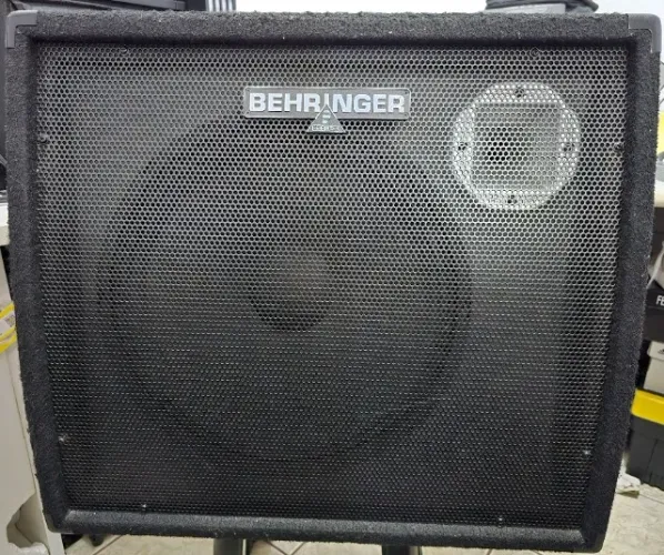 Caixa amplificada Behringer K3000FX