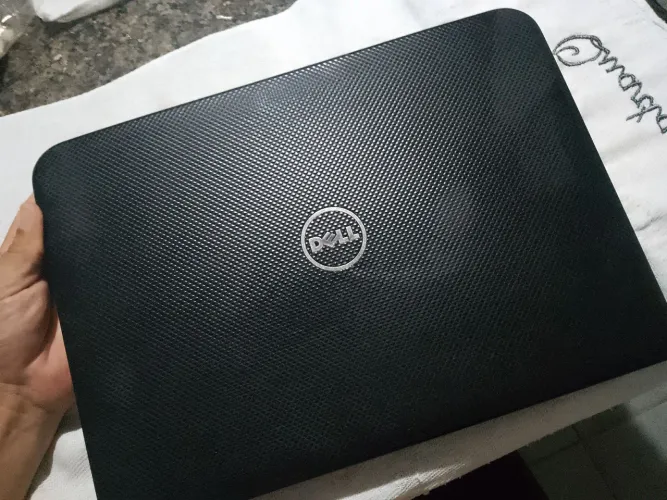  Notebook Dell com carregador. sem funcionar USB e placa wi-fi 